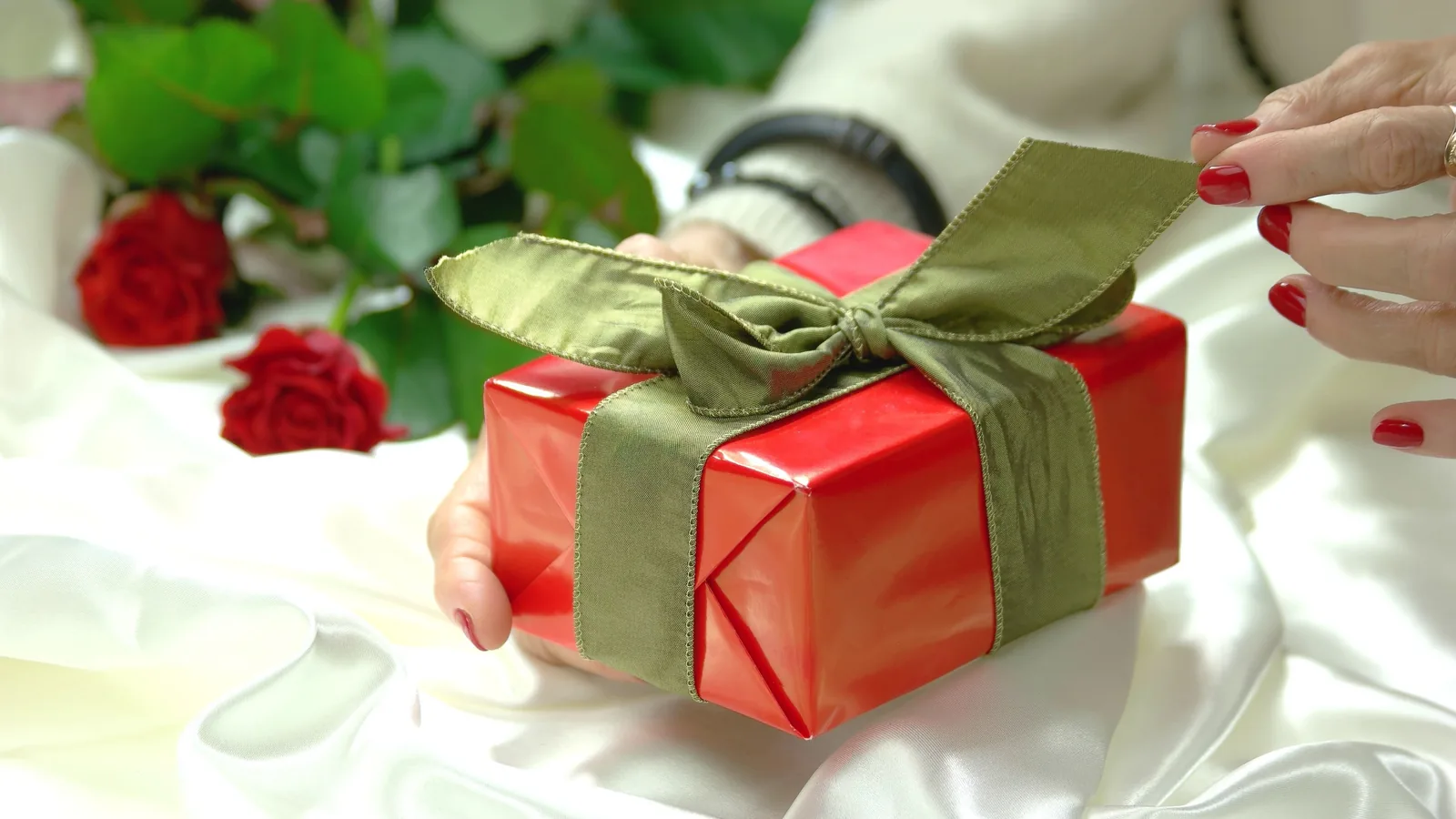 Common Mistakes When Setting Up A Thoughtful Housewarming Gift That Will Actually Be Used cover image