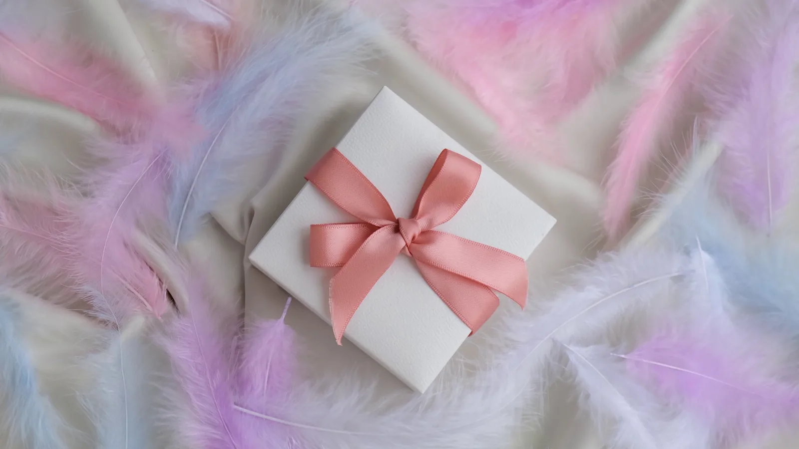 What To Check Before Choosing A Thoughtful Housewarming Gift That Will Actually Be Used cover image